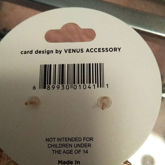 Star ⭐ Pearl Enhanced Pierced Earrings ⭐ - Picture 3 of 4